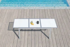 VILLANA Ausziehtisch, Silber/weiß, Alu/Sicherheitsglas, 160/220x90 Cm, Flügelmechanismus 14 VILLANA Ausziehtisch, Silber/weiß, Alu/Sicherheitsglas, 160/220x90 Cm, Flügelmechanismus -Beste Gartenmöbel Geschäfte 13395 2 3 CGI.jpg