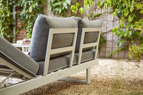 SIENA GARDEN Avenia Dining-Bank/Liege, Matt Weiß-grau/stone Grey, Aluminium, 73x195x70 Cm, Inkl. Sitz-und Rückenkissen 10 SIENA GARDEN Avenia Dining-Bank/Liege, Matt Weiß-grau/stone Grey, Aluminium, 73x195x70 Cm, Inkl. Sitz-und Rückenkissen – Bild 10