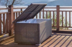 OUTFLEXX Kissenbox M, Grau, Polyrattan, 144x92x70cm 12 OUTFLEXX Kissenbox M, Grau, Polyrattan, 144x92x70cm -Beste Gartenmöbel Geschäfte 22290 6.jpg