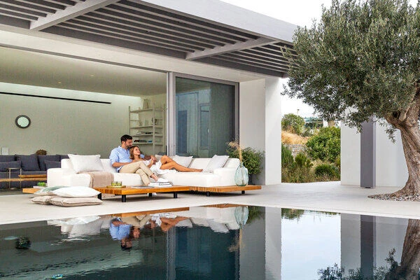 OUTFLEXX Icon Ecklounge, Natte/natur, Alu/Teak/Sunbrella, 4-5 Personen, Inkl. Loungetisch, Seitenablage Aus Teak 13 OUTFLEXX Icon Ecklounge, Natte/natur, Alu/Teak/Sunbrella, 4-5 Personen, Inkl. Loungetisch, Seitenablage Aus Teak – Bild 13