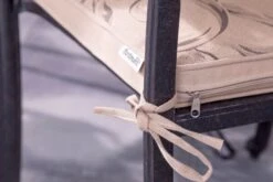 HARTMAN Amalfi Bistro-Set, Bronze, Alu-Guss, Ø62cm, 2 Sessel Inkl. Wendekissen -Beste Gartenmöbel Geschäfte 8 18972.jpg